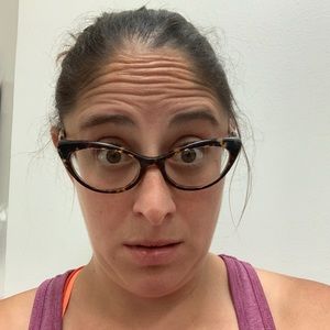 Meet your Posher, Claudia